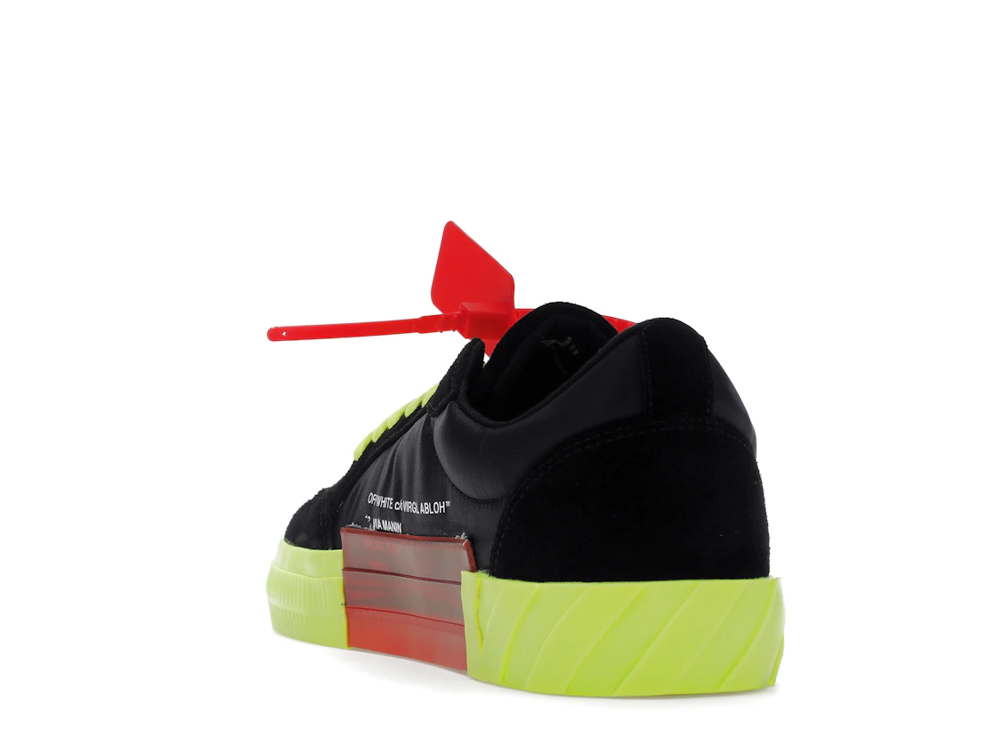 Vue 26 de Off-White Low Vulc Black Fluo Yellow