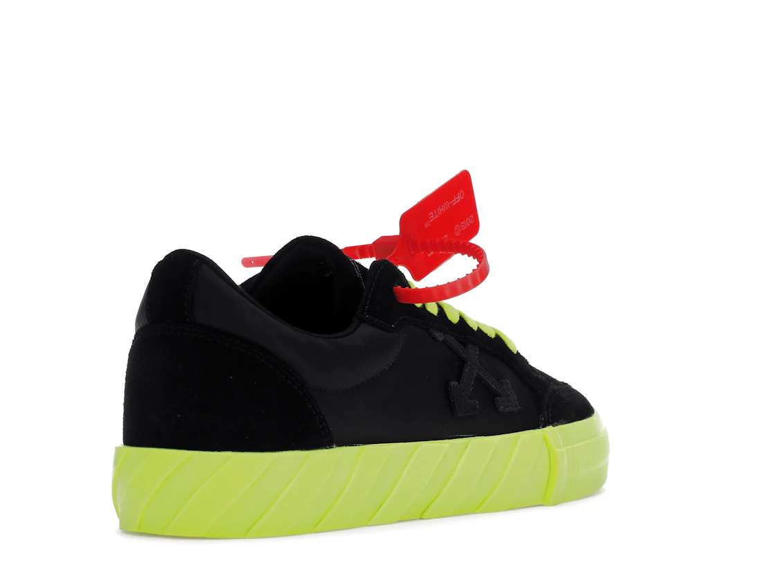 Vue 32 de Off-White Low Vulc Black Fluo Yellow