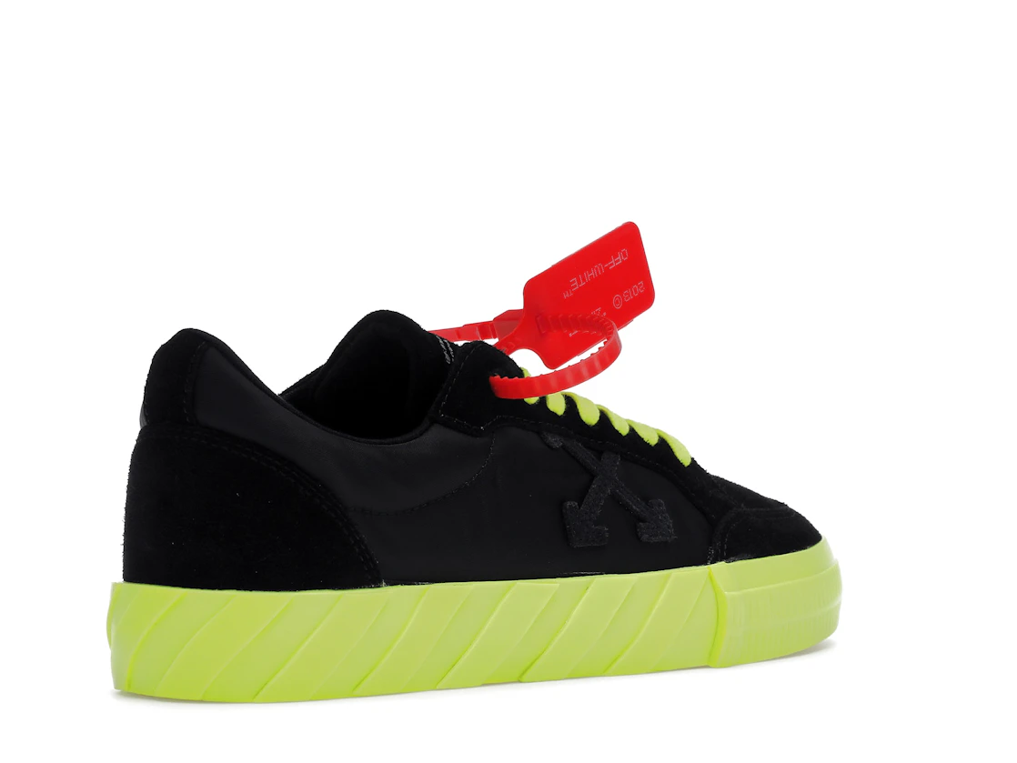 Vue 33 de Off-White Low Vulc Black Fluo Yellow