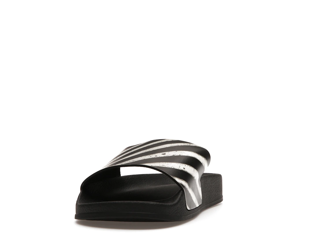 Vue 12 de Off-White Spray Stripes Slides Black