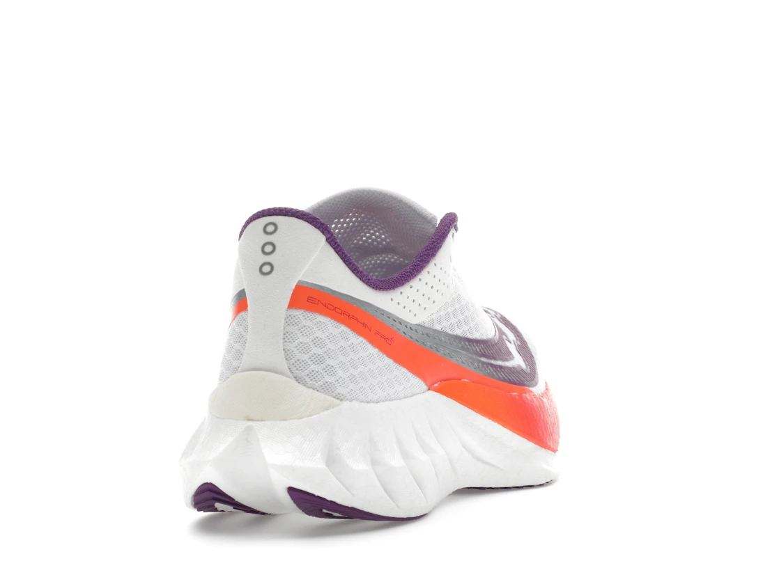 Vue 30 de Saucony Endorphin Pro 4 White Violet 