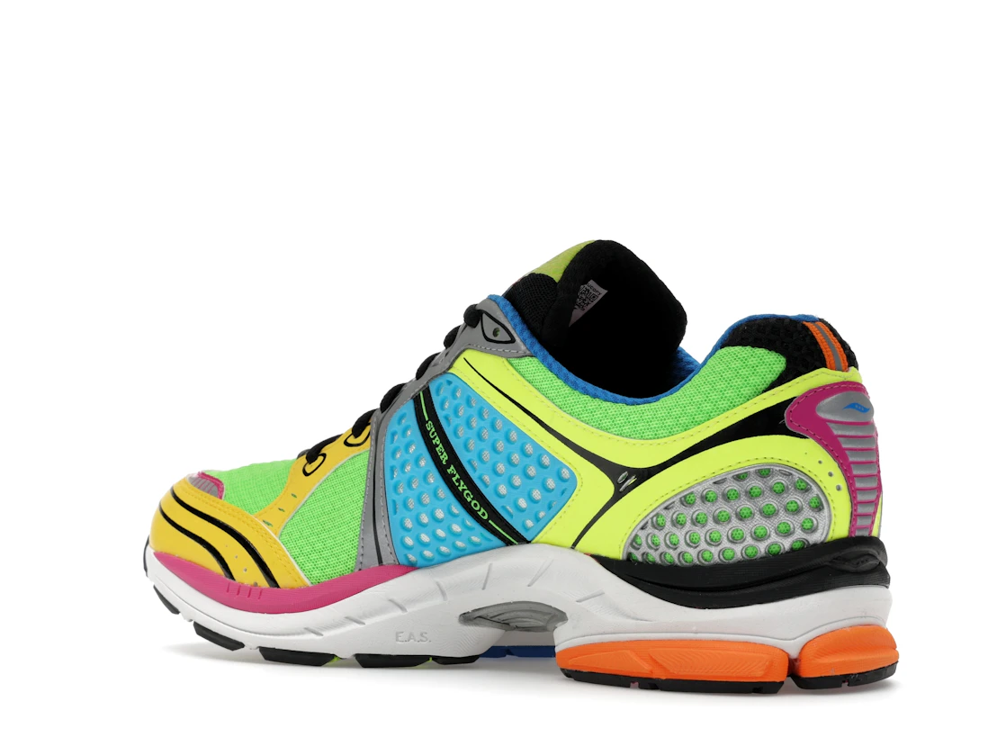 Vue 23 de Saucony ProGrid Triumph 4 Westside Gunn Super Flygod
