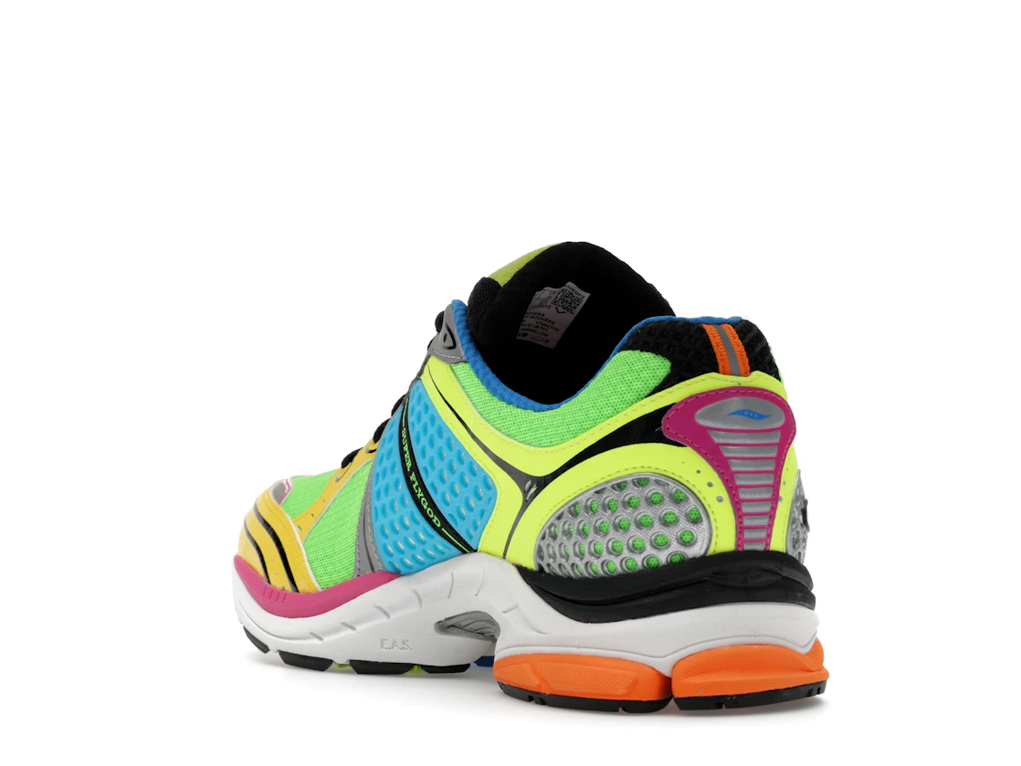Vue 25 de Saucony ProGrid Triumph 4 Westside Gunn Super Flygod