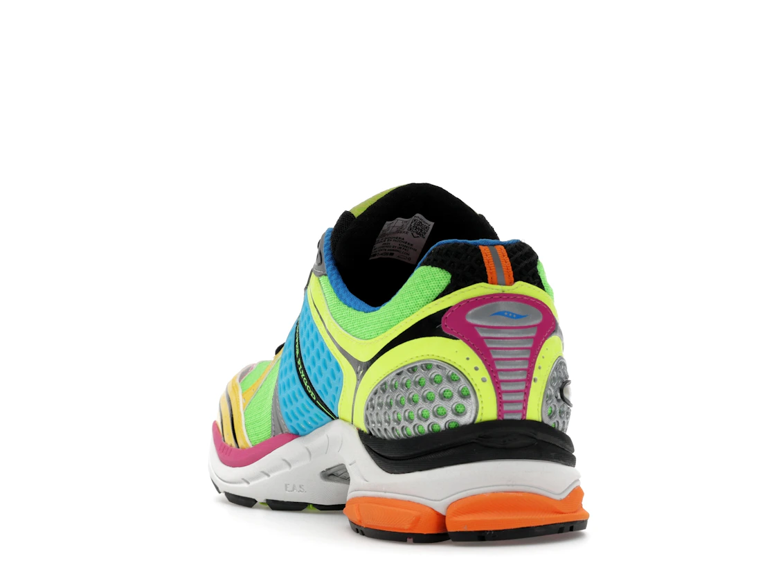 Vue 26 de Saucony ProGrid Triumph 4 Westside Gunn Super Flygod