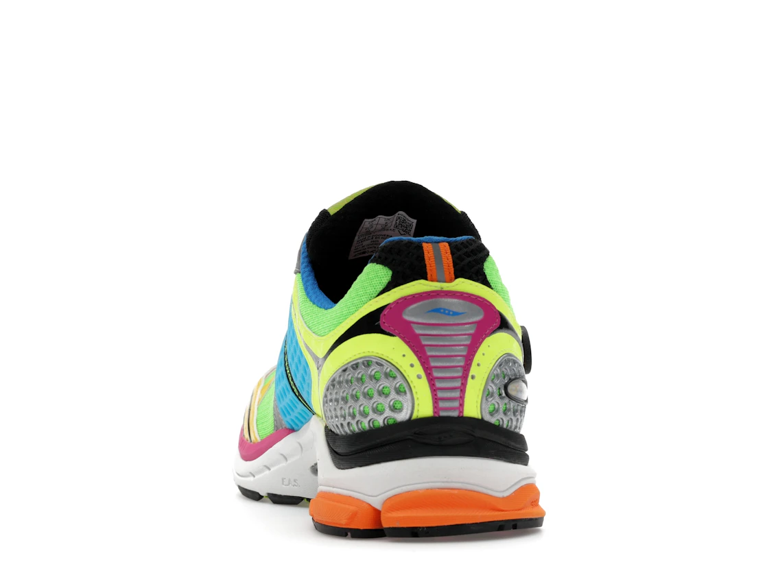 Vue 27 de Saucony ProGrid Triumph 4 Westside Gunn Super Flygod
