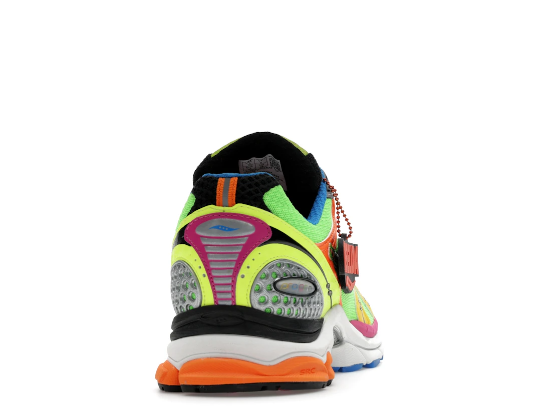 Vue 29 de Saucony ProGrid Triumph 4 Westside Gunn Super Flygod