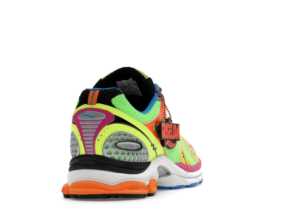 Vue 30 de Saucony ProGrid Triumph 4 Westside Gunn Super Flygod