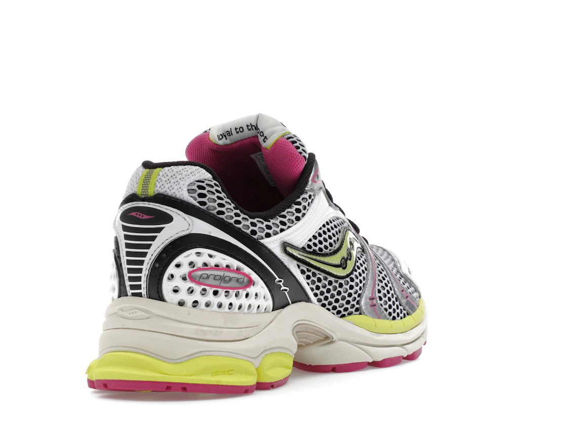 Vue 31 de Saucony ProGrid Triumph 4 White Fluo Pink