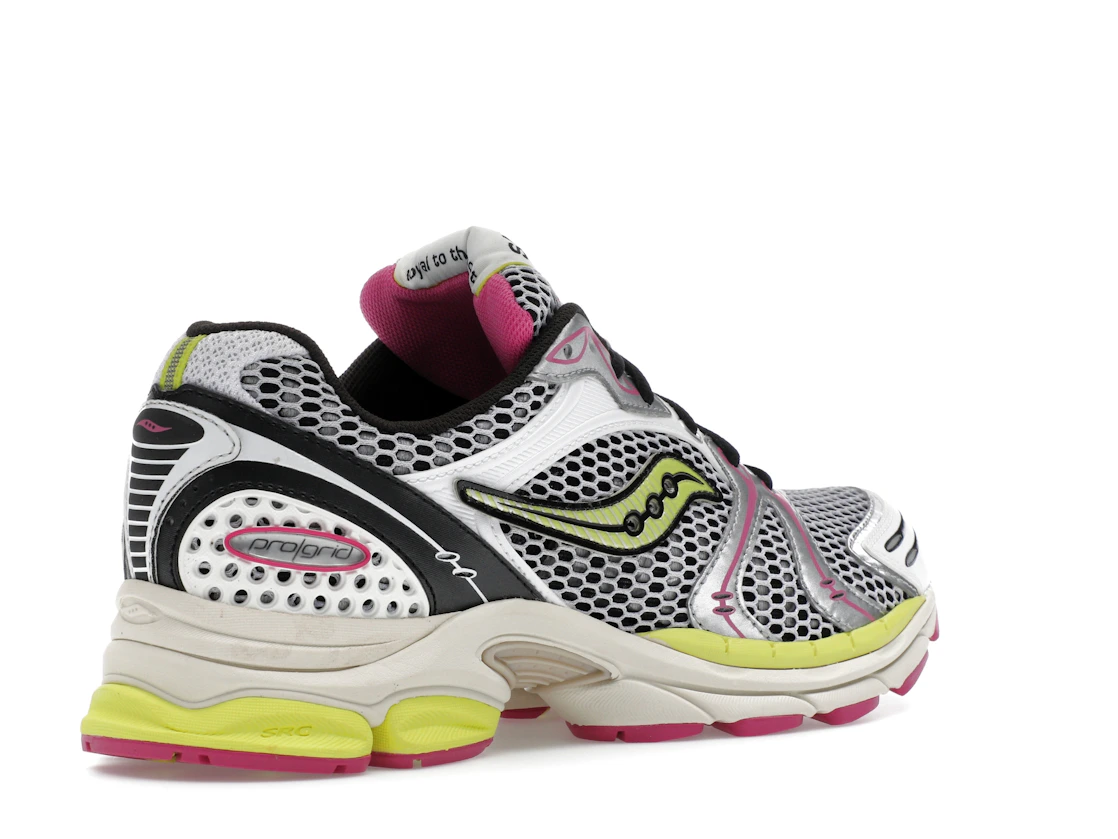 Vue 33 de Saucony ProGrid Triumph 4 White Fluo Pink