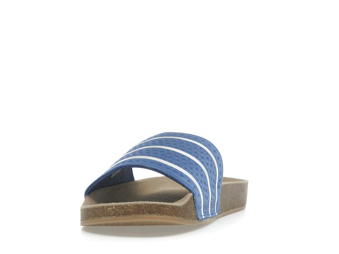 Vue 12 de adidas Adilette Slides Royal Blue Core White Gum