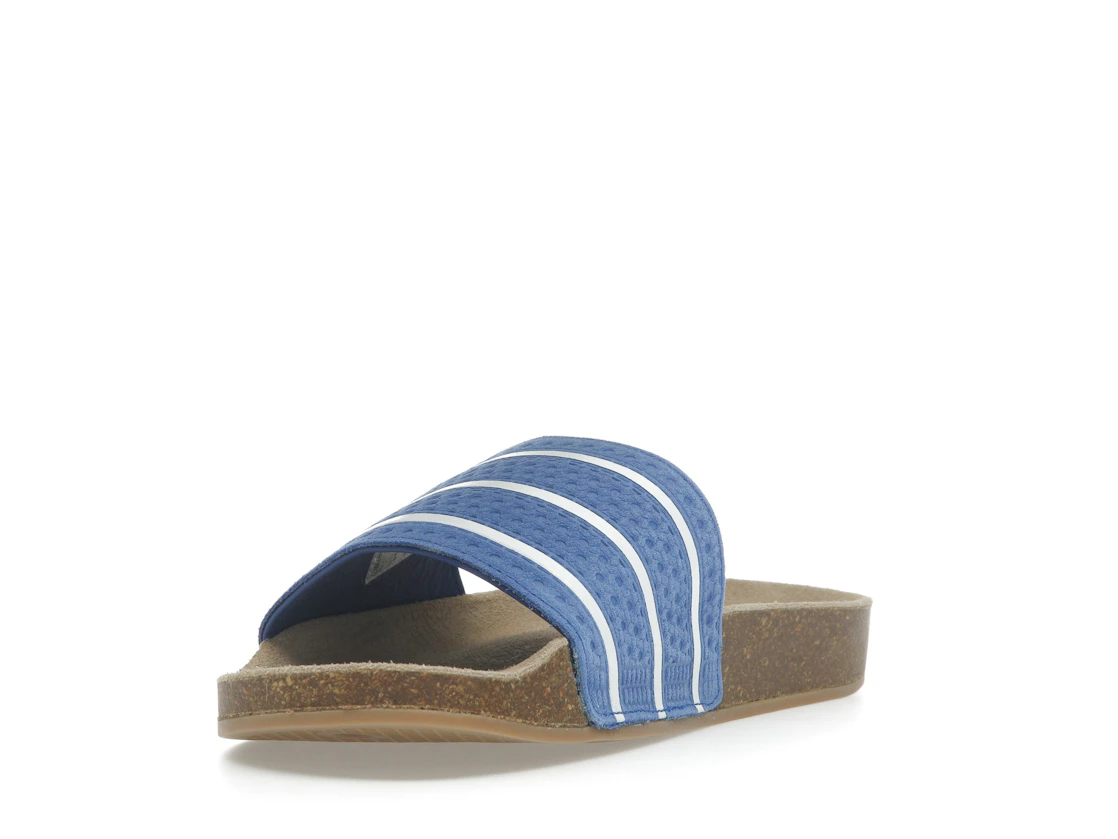 Vue 13 de adidas Adilette Slides Royal Blue Core White Gum