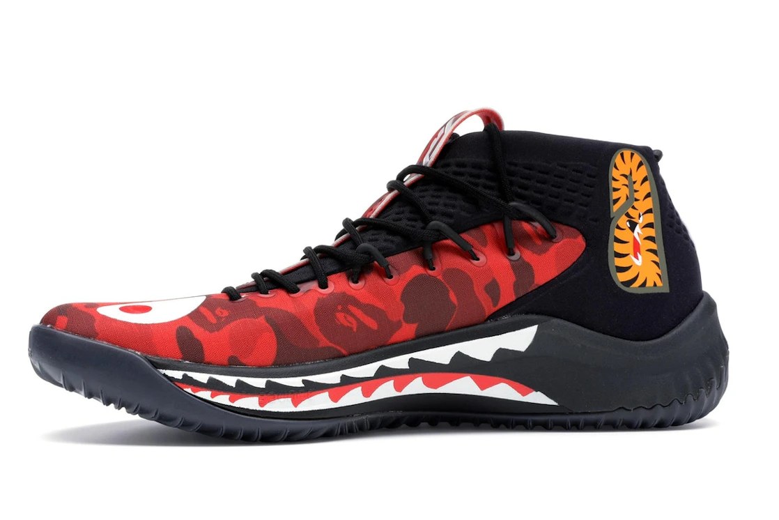 Vue 18 de adidas Dame 4 A Bathing Ape Red