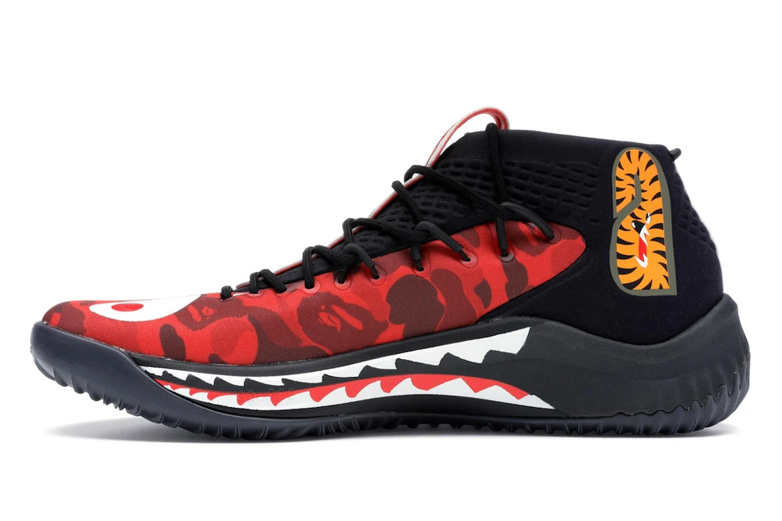 Vue 19 de adidas Dame 4 A Bathing Ape Red