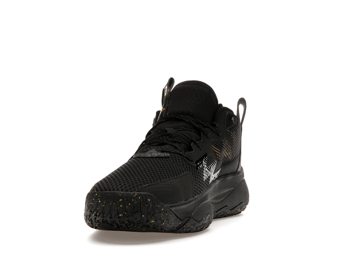 Vue 12 de adidas Dame 8 G.O.A.T. Spirit
