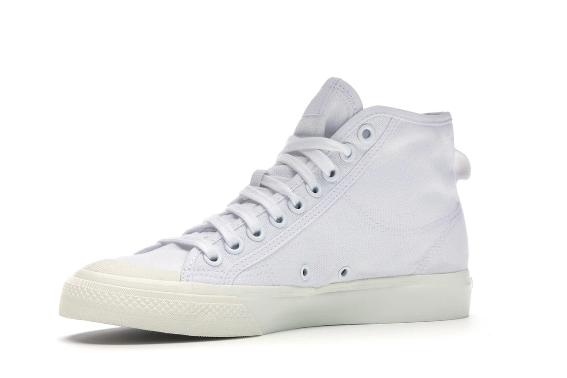 Vue 16 de adidas Nizza Hi Cloud White