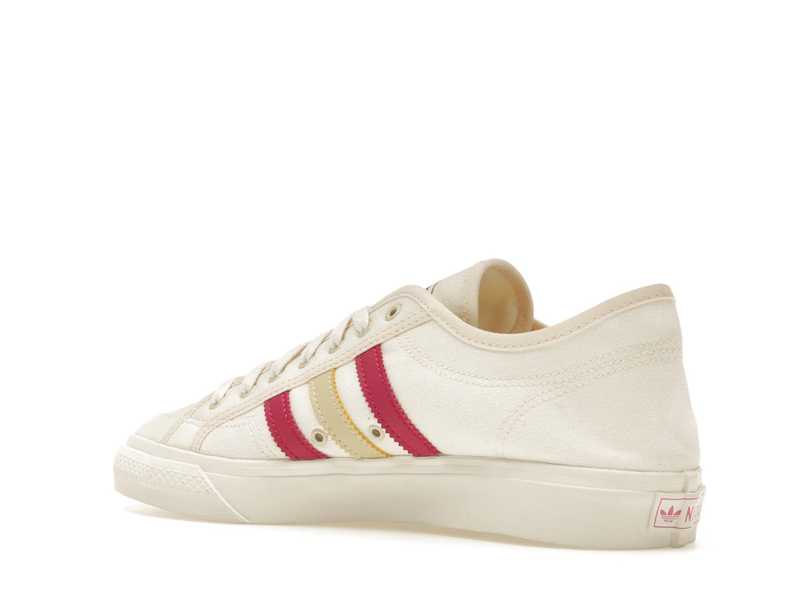 Vue 23 de adidas Nizza Lo Wales Bonner Cream White Scarlet