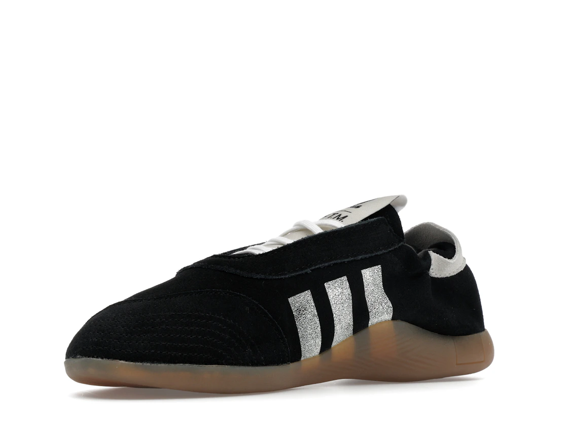 Vue 15 de adidas Taekwondo Mei Song for the Mute Black White 