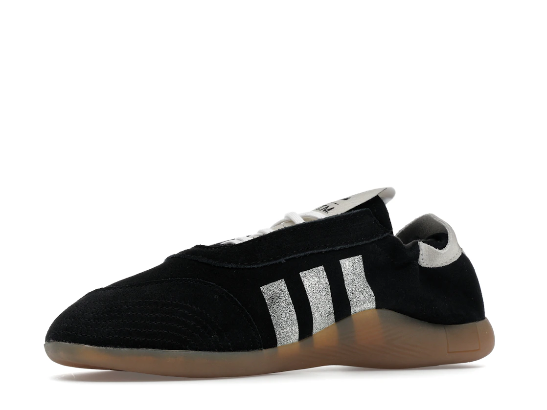Vue 16 de adidas Taekwondo Mei Song for the Mute Black White 