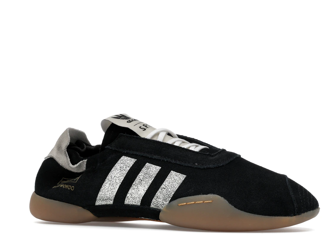 Vue 3 de adidas Taekwondo Mei Song for the Mute Black White 