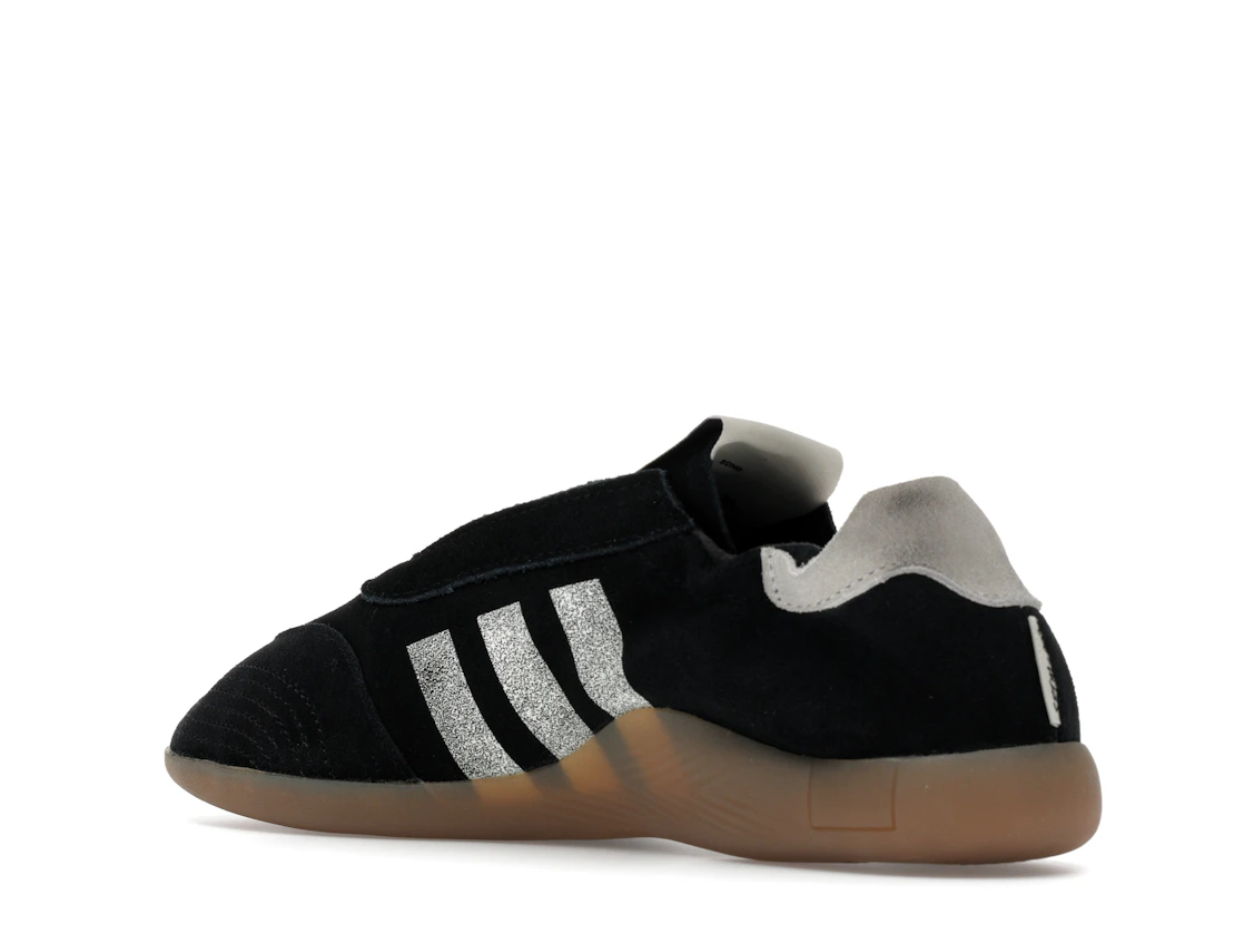 Vue 23 de adidas Taekwondo Mei Song for the Mute Black White 