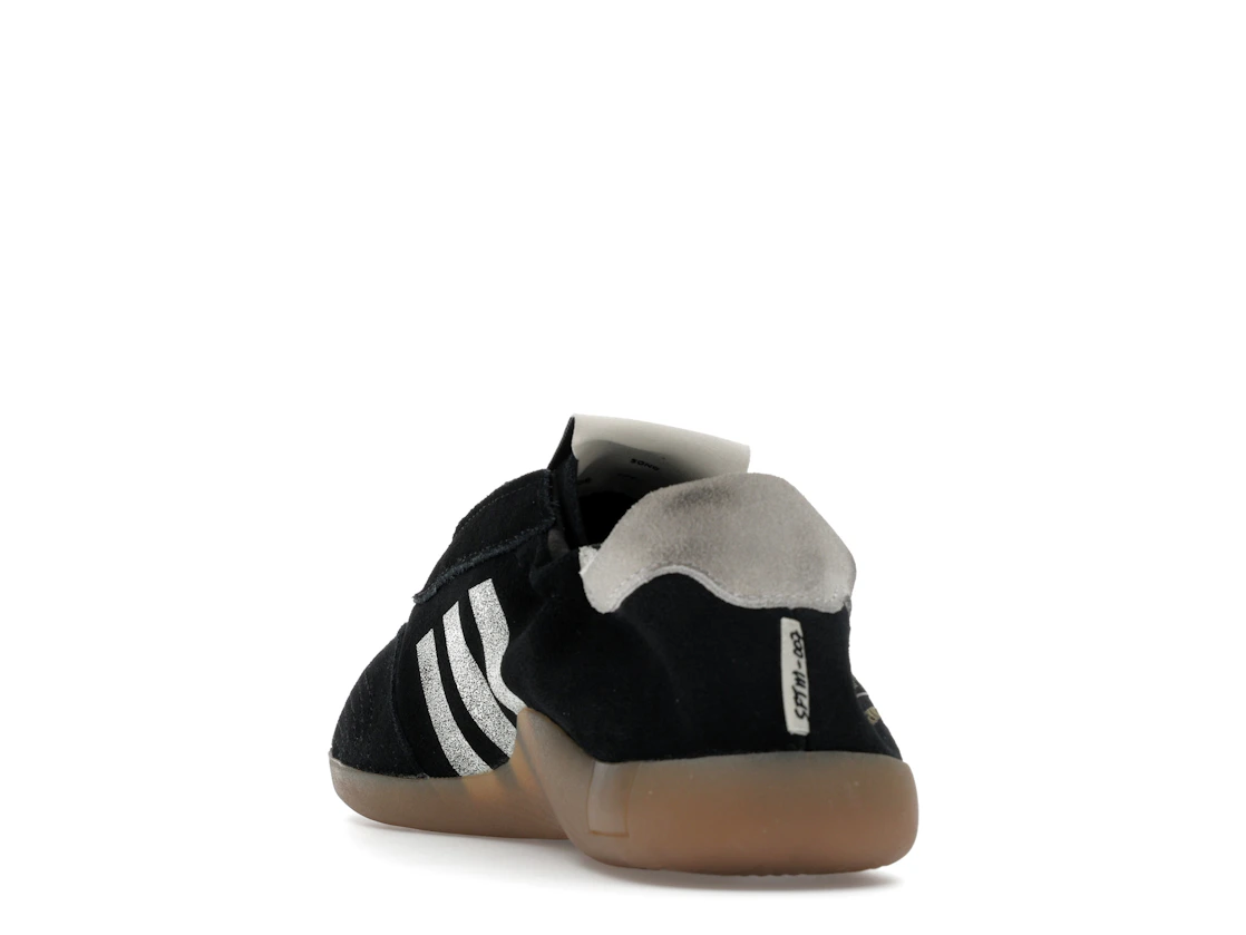 Vue 26 de adidas Taekwondo Mei Song for the Mute Black White 