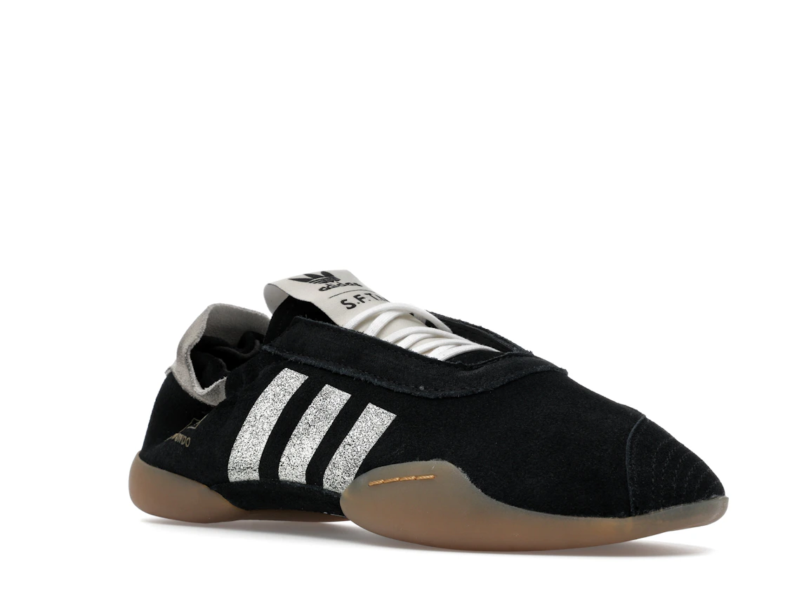Vue 5 de adidas Taekwondo Mei Song for the Mute Black White 