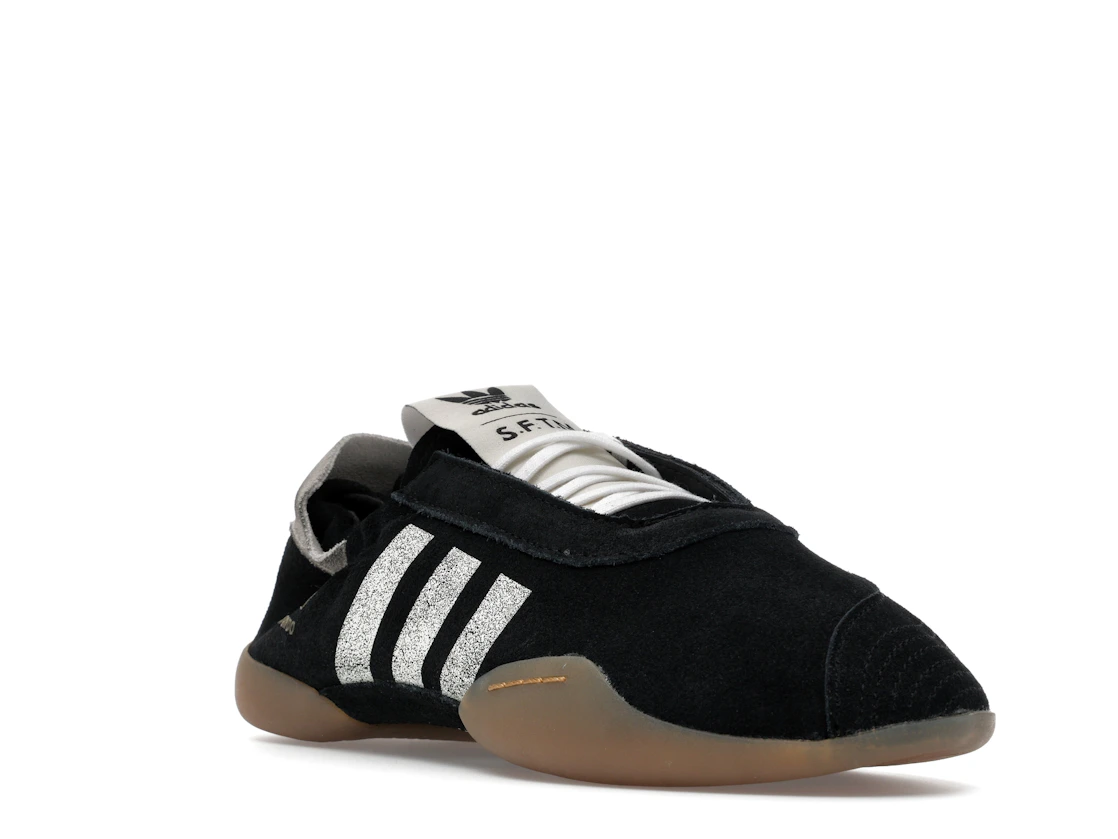 Vue 6 de adidas Taekwondo Mei Song for the Mute Black White 