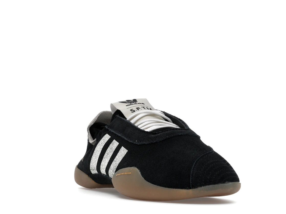 Vue 7 de adidas Taekwondo Mei Song for the Mute Black White 