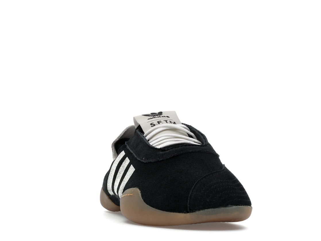 Vue 8 de adidas Taekwondo Mei Song for the Mute Black White 
