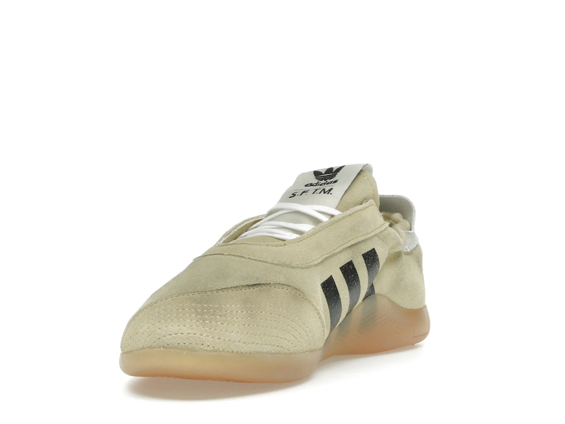 Vue 13 de adidas Taekwondo Mei Song for the Mute Cream White 