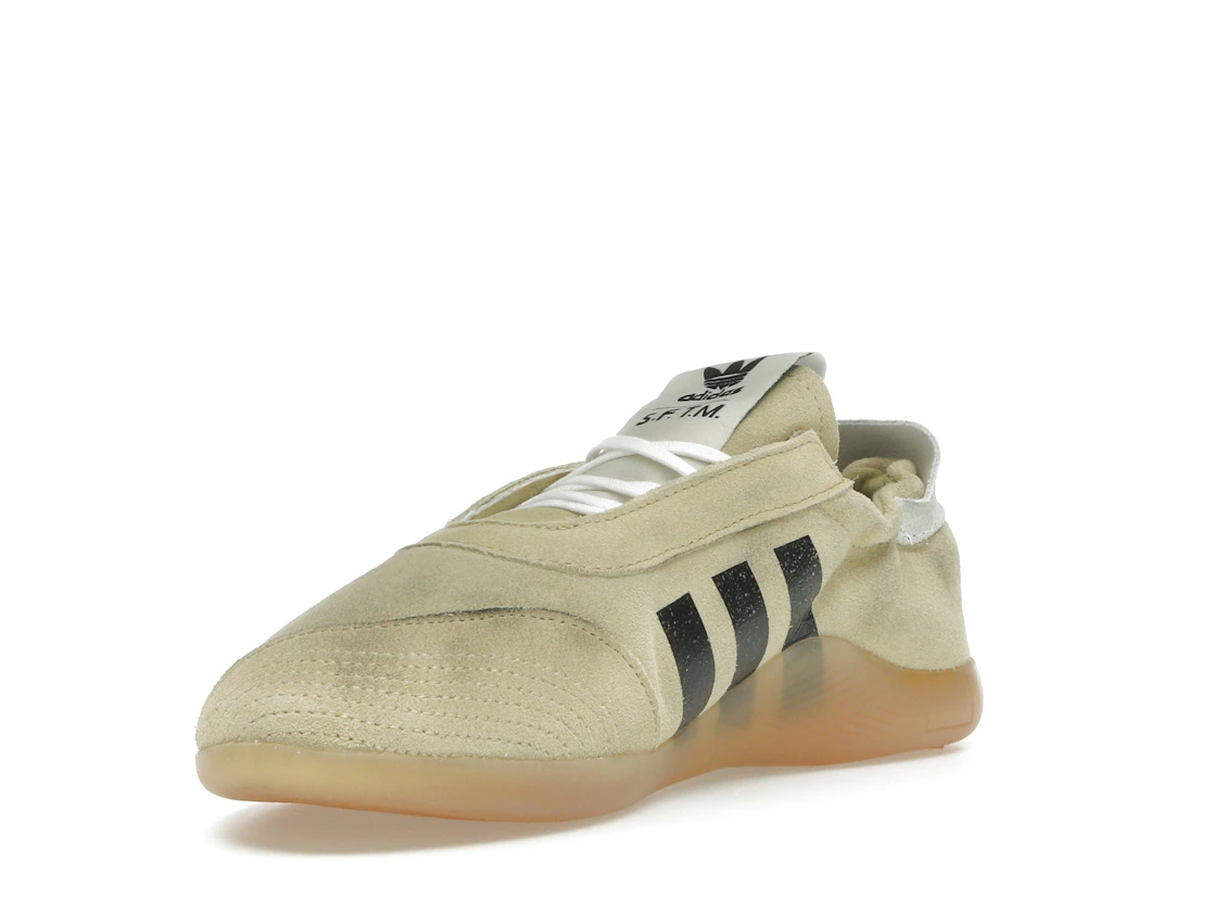 Vue 14 de adidas Taekwondo Mei Song for the Mute Cream White 