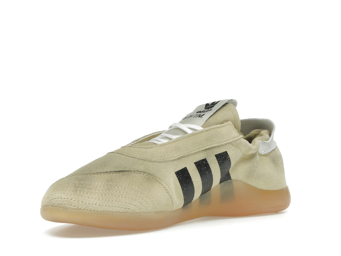Vue 15 de adidas Taekwondo Mei Song for the Mute Cream White 