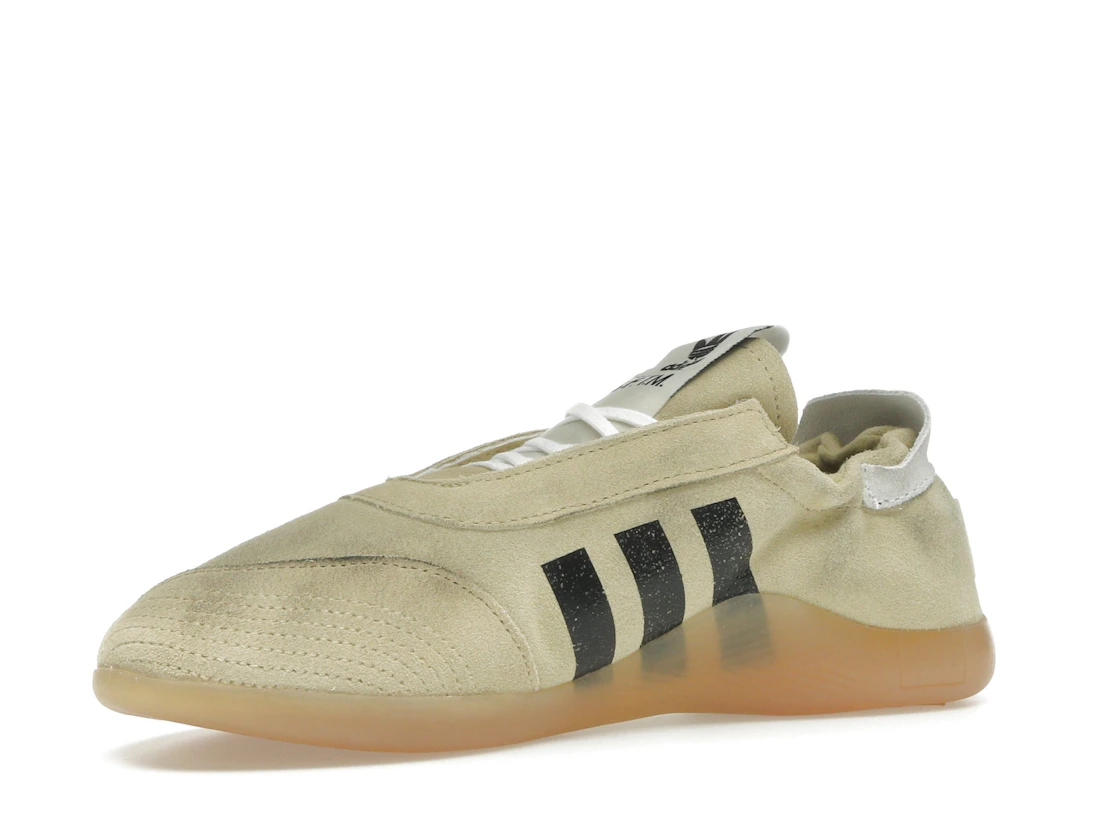 Vue 16 de adidas Taekwondo Mei Song for the Mute Cream White 