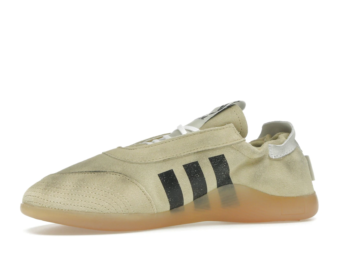 Vue 17 de adidas Taekwondo Mei Song for the Mute Cream White 