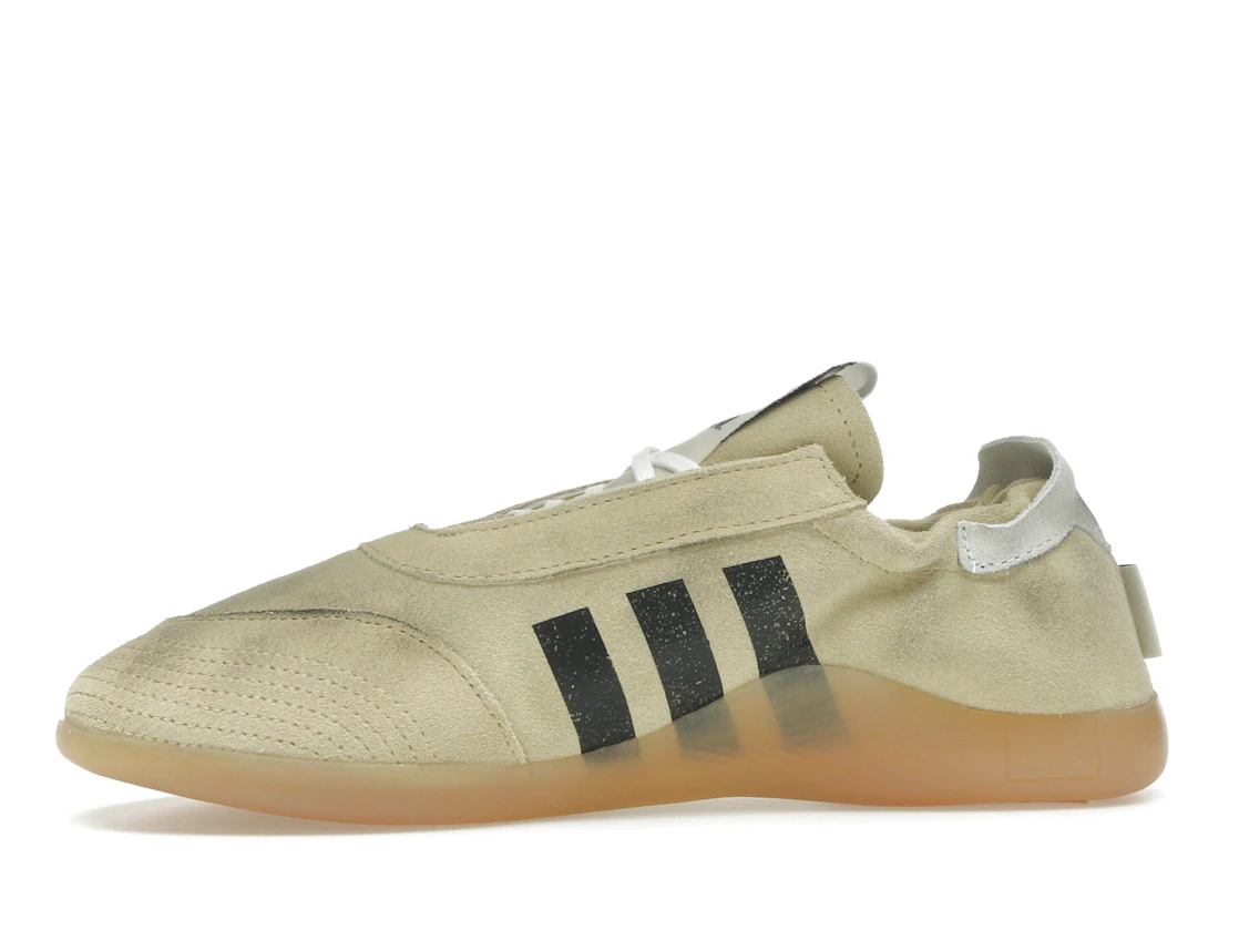 Vue 18 de adidas Taekwondo Mei Song for the Mute Cream White 