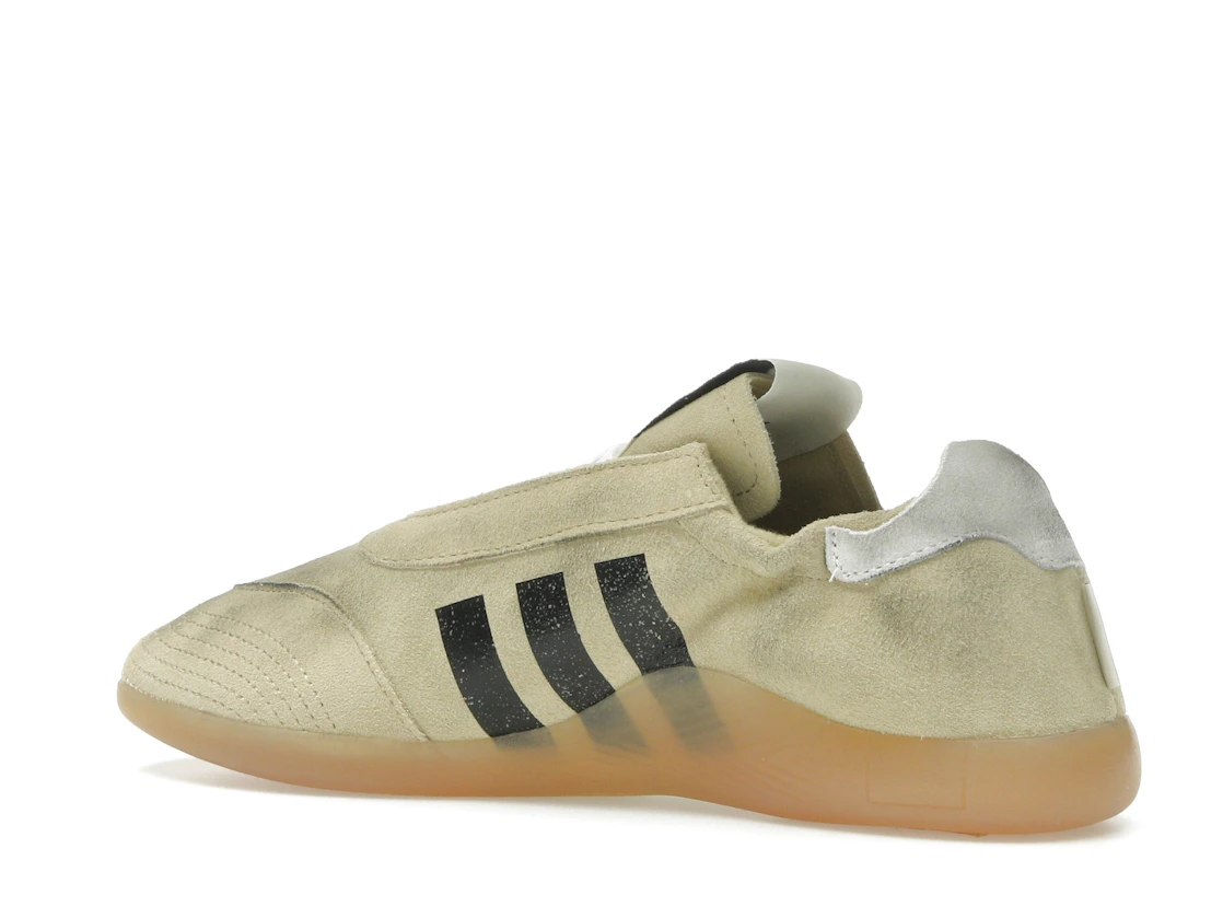 Vue 22 de adidas Taekwondo Mei Song for the Mute Cream White 