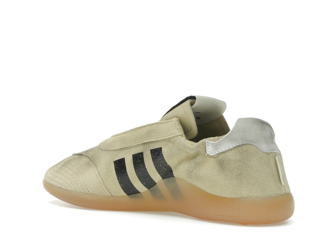 Vue 23 de adidas Taekwondo Mei Song for the Mute Cream White 