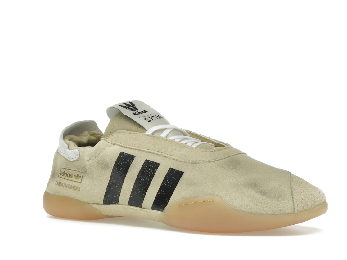 Vue 4 de adidas Taekwondo Mei Song for the Mute Cream White 