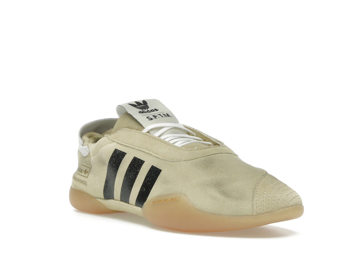 Vue 6 de adidas Taekwondo Mei Song for the Mute Cream White 