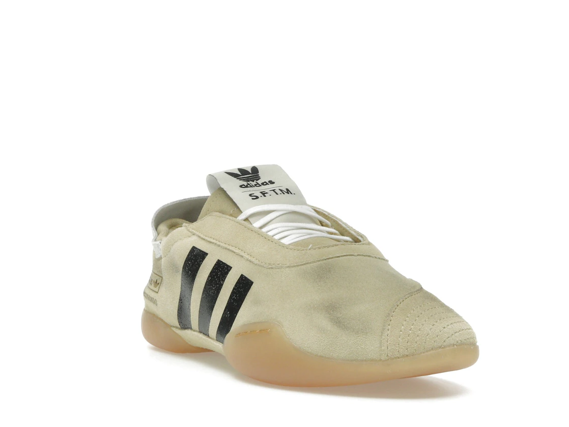 Vue 7 de adidas Taekwondo Mei Song for the Mute Cream White 