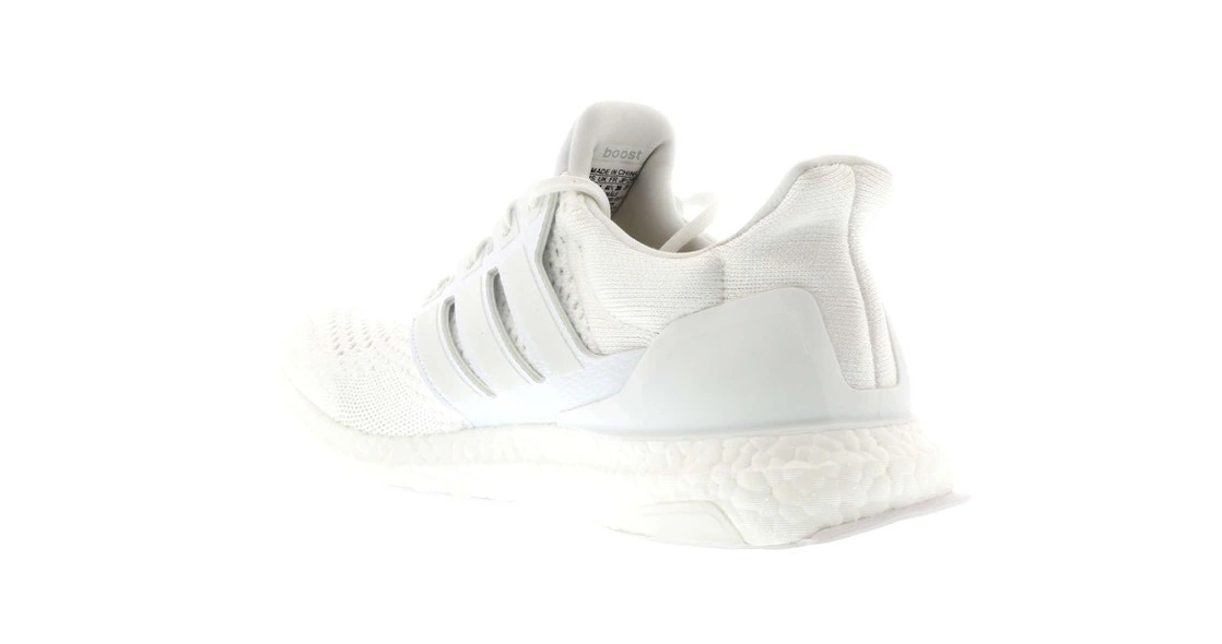 Vue 17 de adidas Ultra Boost 1.0 J&D Collective Triple White