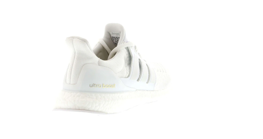Vue 22 de adidas Ultra Boost 1.0 J&D Collective Triple White