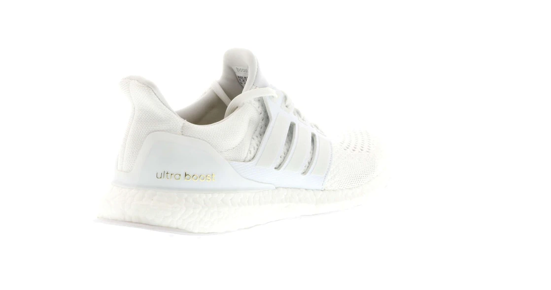 Vue 23 de adidas Ultra Boost 1.0 J&D Collective Triple White