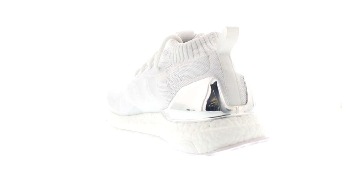 Vue 18 de adidas Ultra Boost Mid Ronnie Fieg Friends and Family White